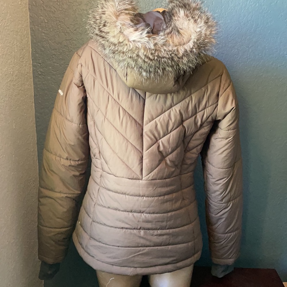 Beautiful Columbia Winter Jacket Euc - image 3